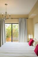 Gold Coast Luxurious and Stylish Condo