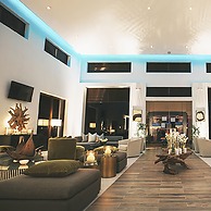 Gold Coast Luxurious and Stylish Condo