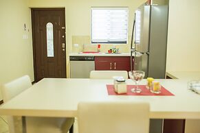 Gold Coast Luxurious and Stylish Condo