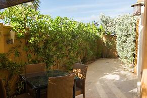 Gold Coast Luxurious and Stylish Condo