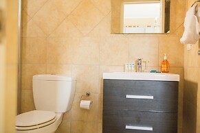 Gold Coast Luxurious and Stylish Condo