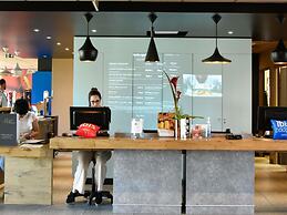 ibis Sens Hotel