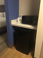Holiday Inn Express & Suites Kingdom City by IHG
