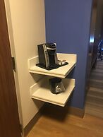 Holiday Inn Express & Suites Kingdom City by IHG
