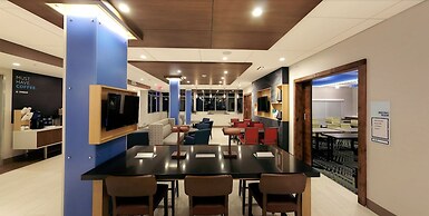 Holiday Inn Express & Suites Detroit Northwest - Livonia by IHG