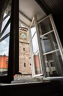 Golden Roof Apartments by Penz