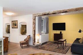 Golden Roof Apartments by Penz