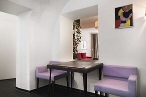 Golden Roof Apartments by Penz