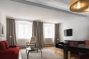 Golden Roof Apartments by Penz