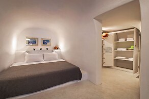 Skala Cave by Thireon