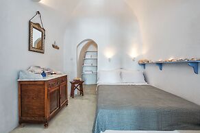 Skala Cave by Thireon