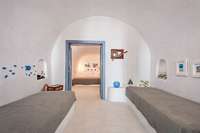 Skala Cave by Thireon