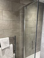 Priory Tearooms Burford With Rooms