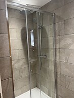 Priory Tearooms Burford With Rooms