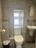 Priory Tearooms Burford With Rooms