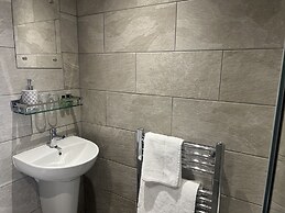 Priory Tearooms Burford With Rooms