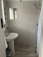 Priory Tearooms Burford With Rooms