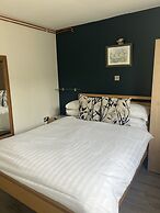 Priory Tearooms Burford With Rooms