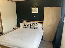 Priory Tearooms Burford With Rooms