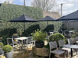 Priory Tearooms Burford With Rooms