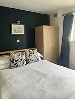 Priory Tearooms Burford With Rooms