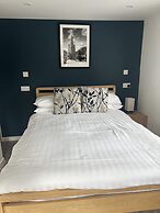 Priory Tearooms Burford With Rooms