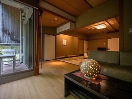 Yamanaka Onsen Kuriya Yasohachi