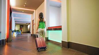 Hôtel Must –  Aéroport de Québec par JARO
