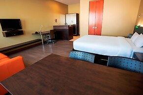 Hôtel Must –  Aéroport de Québec par JARO