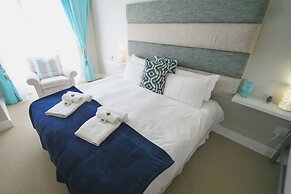 Fly me to the Moon Guest House