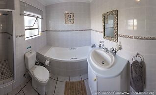 Fly me to the Moon Guest House