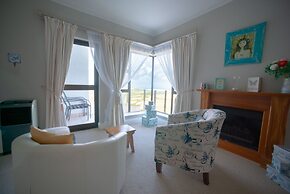 Fly me to the Moon Guest House