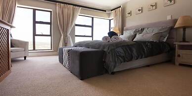 Fly me to the Moon Guest House