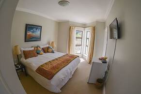 Fly me to the Moon Guest House