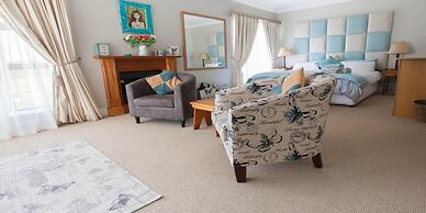 Fly me to the Moon Guest House