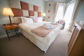 Fly me to the Moon Guest House