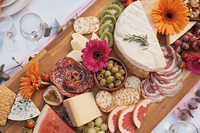 Kennigo Hotel Brisbane, Independent Collection by EVT