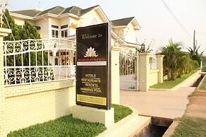 Kingsbridge Royale Hotel