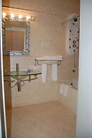 Kingsbridge Royale Hotel