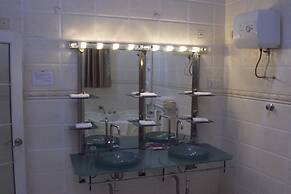 Kingsbridge Royale Hotel