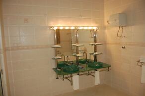 Kingsbridge Royale Hotel