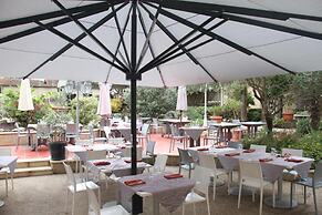 Le Continental Hotel