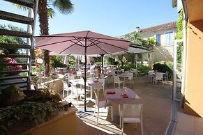 Le Continental Hotel