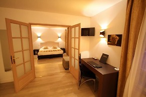 Le Continental Hotel
