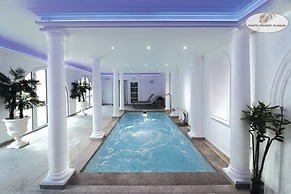 Le Continental Hotel