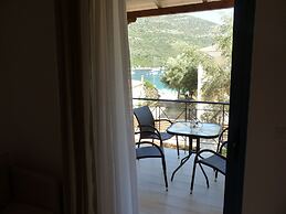 Ilianthos Apartments & Studios