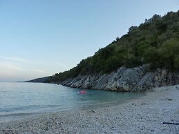 Ilianthos Apartments & Studios