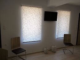 Ilianthos Apartments & Studios