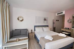 Ilianthos Apartments & Studios