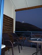 Ilianthos Apartments & Studios